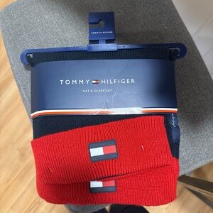 Tommy Hilfiger Blue and Red Hat & Scarf Set